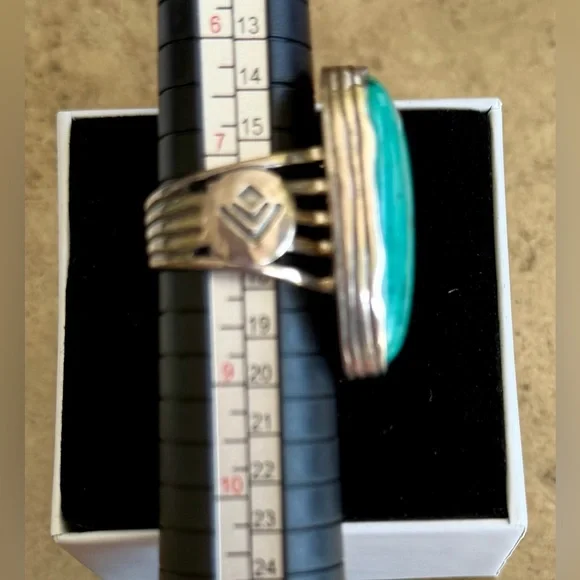 Silpada Vintage Sterling Silver Tumbled Turquoise Ring 16.3 Grams Size - 8 - Picture 2 of 6